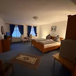 Hotell Iris- Pizzeria Ristorante La Taverna 3*