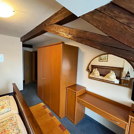 Hotel Iris- Pizzeria Ristorante La Taverna Meersburg