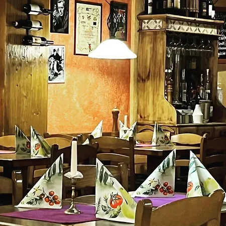 Iris- Pizzeria Ristorante La Taverna Meersburg