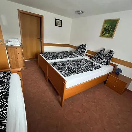 Iris- Pizzeria Ristorante La Taverna 3* Meersburg