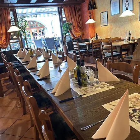 Iris- Pizzeria Ristorante La Taverna 호텔 미르스부르크