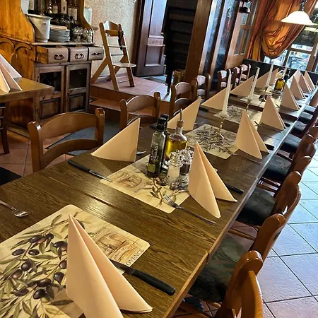 Iris- Pizzeria Ristorante La Taverna 3* 미르스부르크