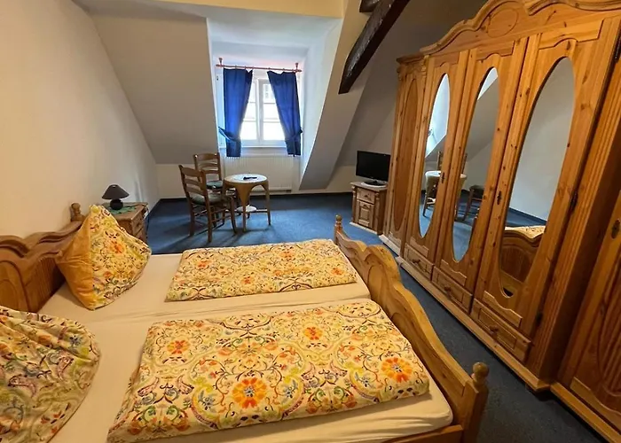 Iris- Pizzeria Ristorante La Taverna 3*