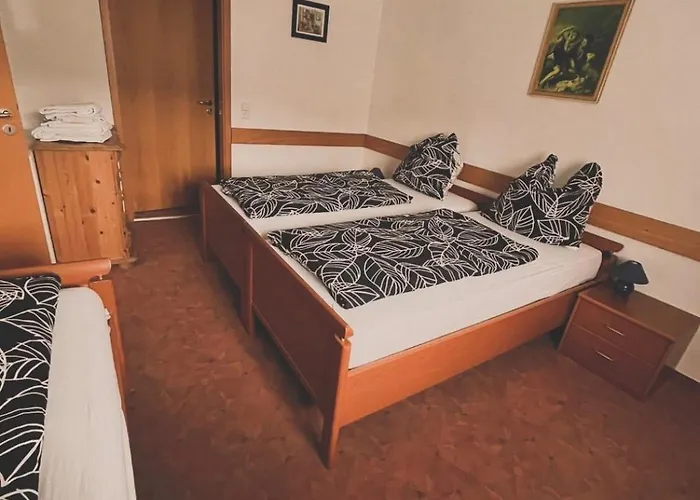 Iris- Pizzeria Ristorante La Taverna 3* Meersburg