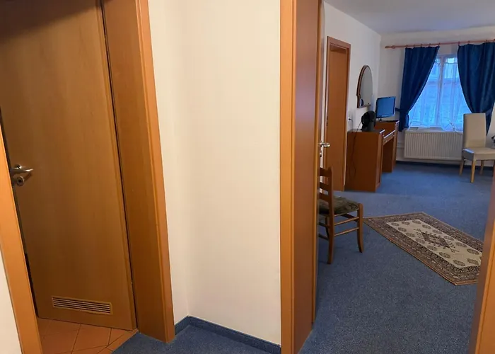 Hotel Iris- Pizzeria Ristorante La Taverna 3*